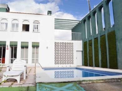 Chalet con 5 dormitorios se vende en Marbella, Costa del Sol