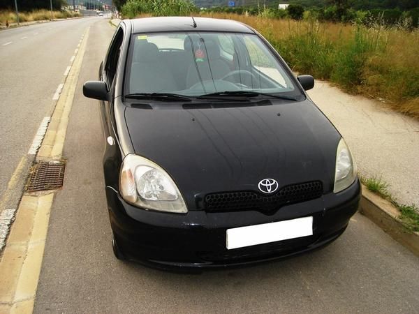 Toyota Yaris 1.0 Luna Año 2000