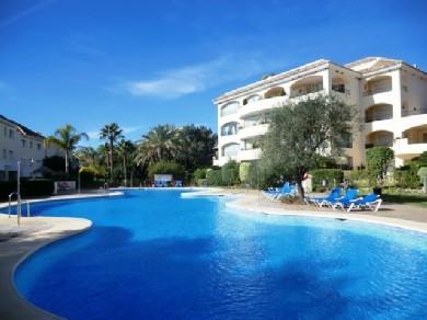 Apartamento con 2 dormitorios se vende en Marbella, Costa del Sol