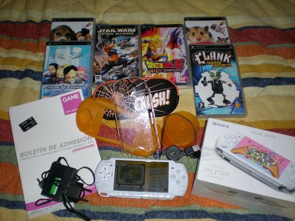 PSP BLANCA EN GARANTIA CON JUEGOS Y ACCESORIOS