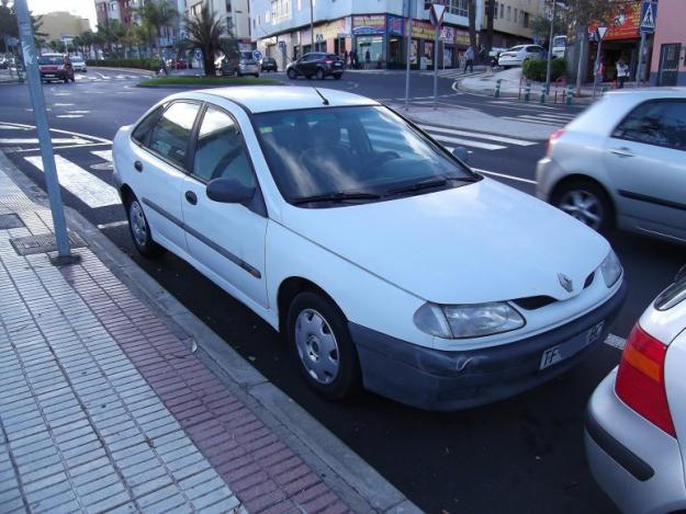 Vendo Renault Laguna 5 puertas color blanco