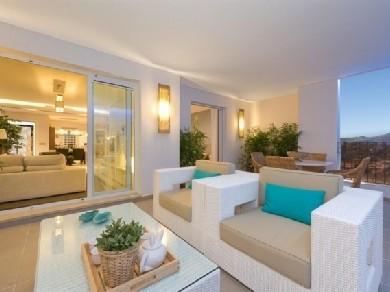 Apartamento con 2 dormitorios se vende en Marbella, Costa del Sol