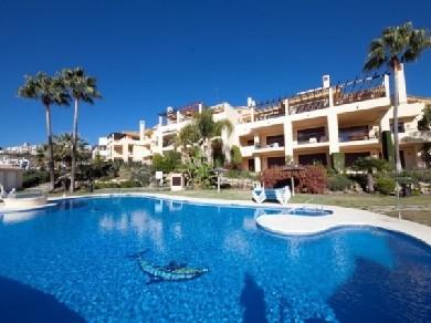 Apartamento con 2 dormitorios se vende en Marbella, Costa del Sol