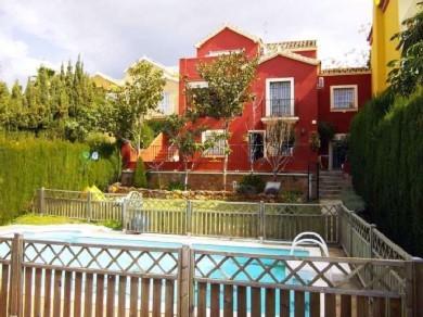 Chalet con 4 dormitorios se vende en Marbella, Costa del Sol