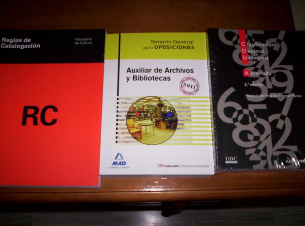 Se venden temario para oposiciones de auxilair de biblioteca