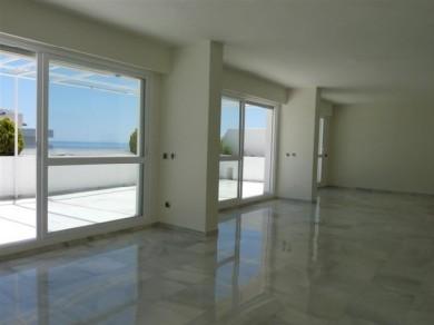 Apartamento con 4 dormitorios se vende en Marbella, Costa del Sol