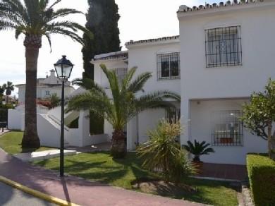 Apartamento con 2 dormitorios se vende en Marbella, Costa del Sol