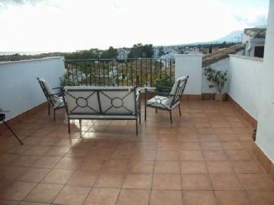 Apartamento con 2 dormitorios se vende en Estepona, Costa del Sol