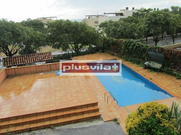 Casa independiente en la localidad de Sitges, zona de can Pei, jardín y PISCINA privados.