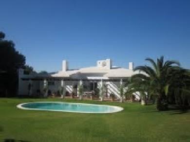 Chalet con 4 dormitorios se vende en Estepona, Costa del Sol