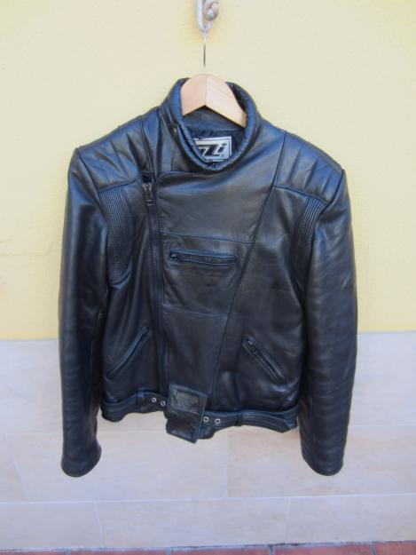 Vendo chaqueta y pantalon de cuero para montar en moto