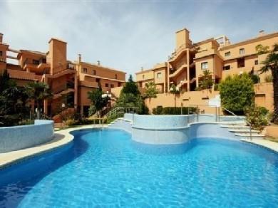 Apartamento con 2 dormitorios se vende en Marbella, Costa del Sol