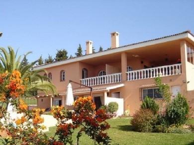 Chalet con 8 dormitorios se vende en Estepona, Costa del Sol