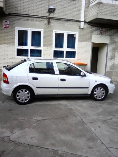 Coche Opel Astra DTI 2002