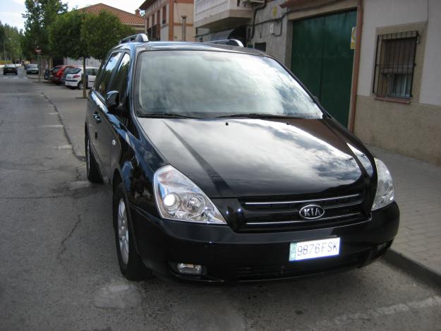 Se vende kia carnival en muy buenas condiciones