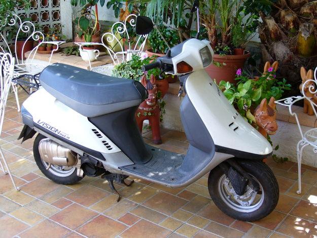 VENDO HONDA VISION  MET IN 75 CC