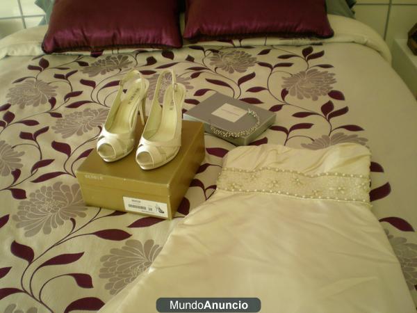 Vendo VESTIDO NOVIA + DIADEMA BRILLANTE  pelo: Regalo ZAPATOS NOVIA