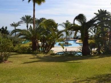 Apartamento con 3 dormitorios se vende en Marbella, Costa del Sol