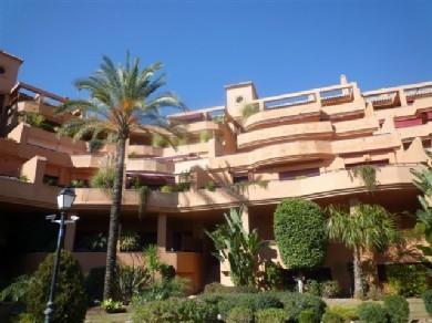 Apartamento con 3 dormitorios se vende en Estepona, Costa del Sol