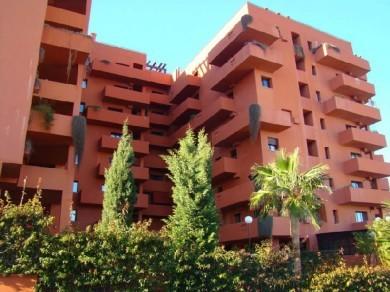 Apartamento con 2 dormitorios se vende en Estepona, Costa del Sol