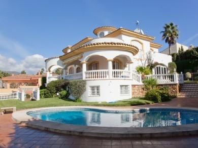 Chalet con 4 dormitorios se vende en Benalmadena Pueblo, Costa del Sol