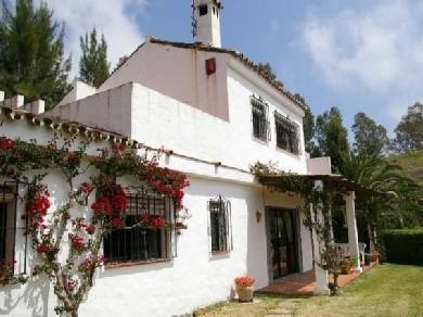 Chalet con 2 dormitorios se vende en Estepona, Costa del Sol