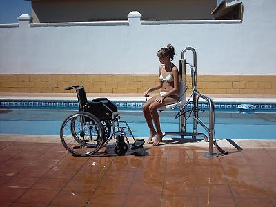 SILLA ELEVADORA PARA PISCINAS