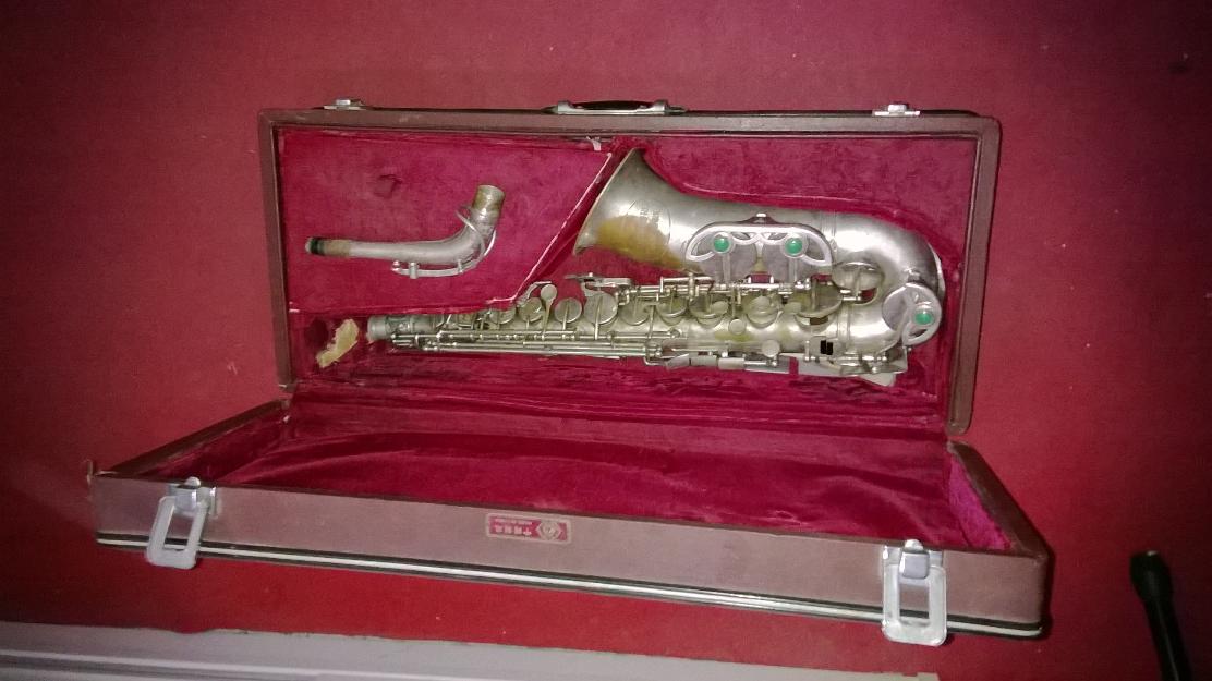 saxo alto para adornar