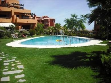 Apartamento con 2 dormitorios se vende en Estepona, Costa del Sol