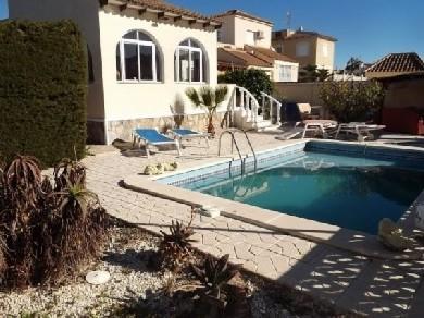 Chalet con 3 dormitorios se vende en Villamartin, Costa Blanca