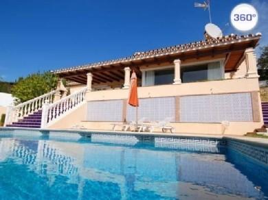 Chalet con 4 dormitorios se vende en Marbella, Costa del Sol