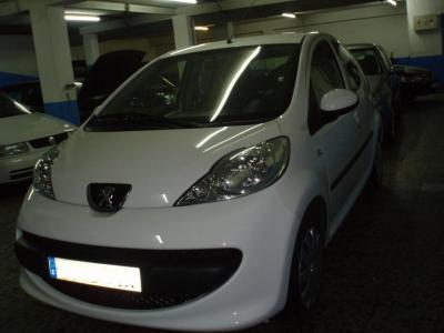 Peugeot 107 1.0 urban 5 PUERTAS