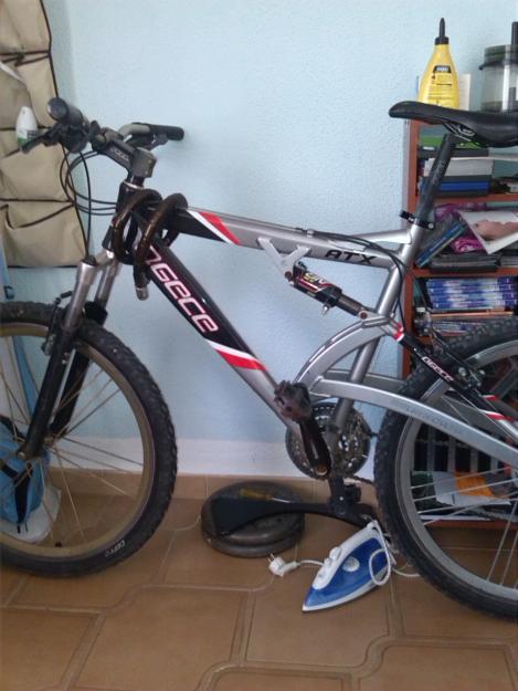 vendo bicicleta de montaña por 150E (URGENTE)