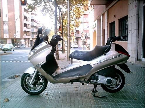 PIAGGIO X8 200