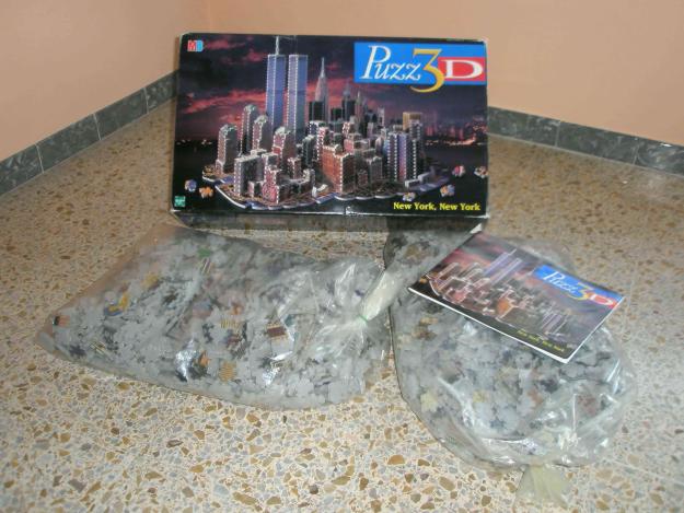 Puzzle 3d New York con Torres Gemelas. Marca MB. 3141 piezas. Incluye taxi neoyorkino