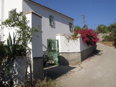 Chalet con 4 dormitorios se vende en Alora