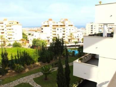 Apartamento con 3 dormitorios se vende en Estepona, Costa del Sol