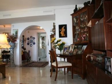 Apartamento con 2 dormitorios se vende en Marbella, Costa del Sol