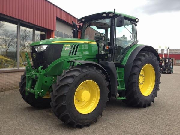 2011 John Deere 6210R