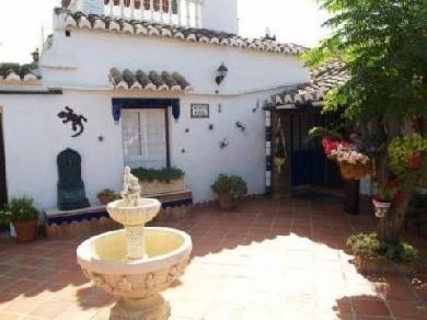 Chalet con 5 dormitorios se vende en Velez-Malaga, Axarquia