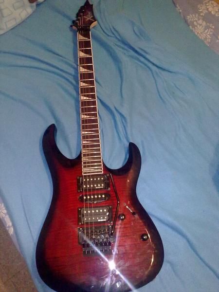 Guitarra Cort X11 con 4 meses, incluyo ampli de 60W si se quiere