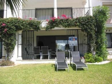 Apartamento con 2 dormitorios se vende en Estepona, Costa del Sol