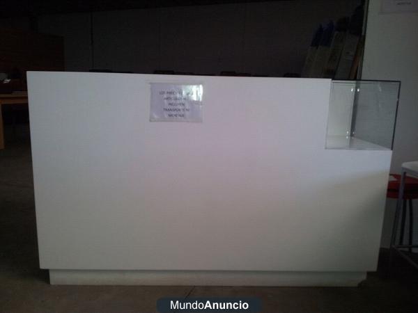 VENDO MOSTRADOR Y 18 BALDAS LACADAS EN ALTO BRILLO