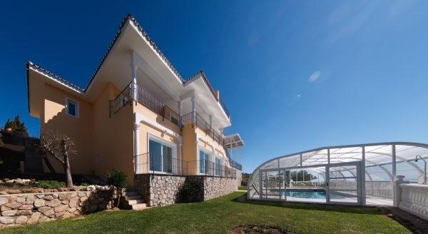 Villas a la venta en Altos de los Monteros Costa del Sol