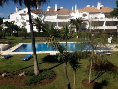 Apartamento con 2 dormitorios se vende en Estepona, Costa del Sol