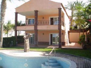 4b  , 3ba   in Los Cristianos,  Canary Islands   - 750000  EUR