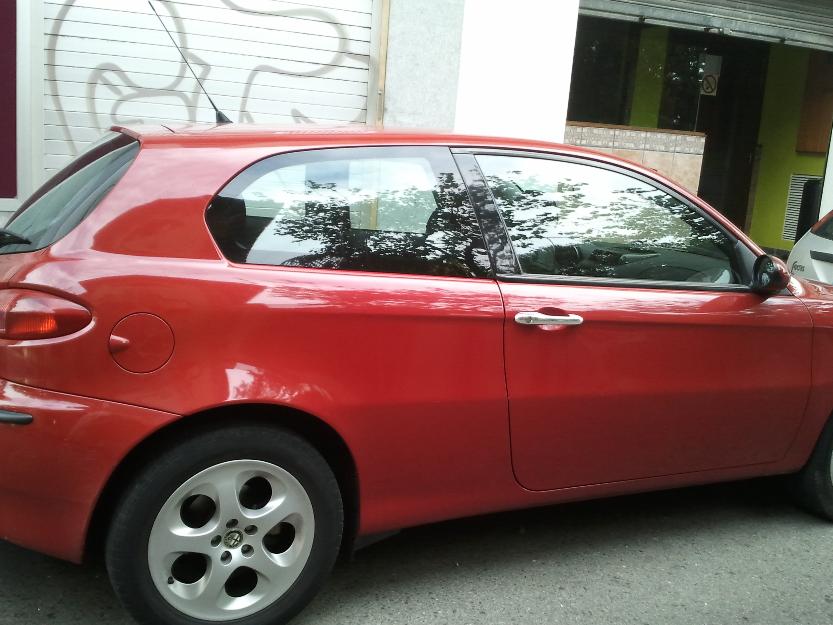 Alfa Romeo rojo deportivo impecable!