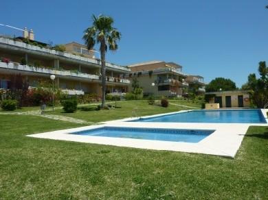 Apartamento con 3 dormitorios se vende en Marbella, Costa del Sol