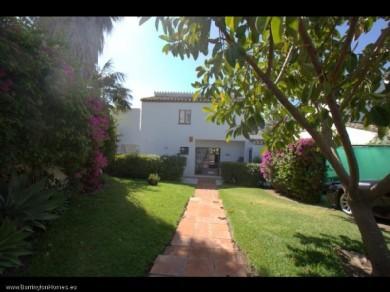 Chalet con 3 dormitorios se vende en Estepona, Costa del Sol