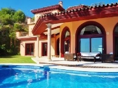 Chalet con 5 dormitorios se vende en Marbella, Costa del Sol